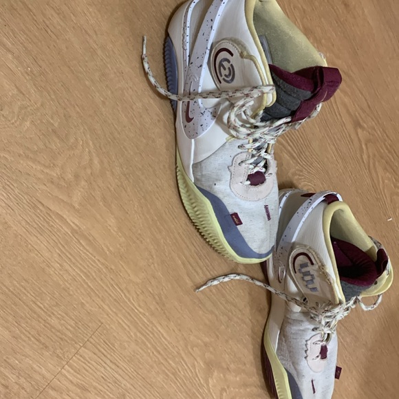 Nike Air Deldon Basketball shoes - Picture 2 of 5